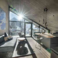 Glanzer Homes Längenfeld Zentrum sonniges Wohnzimmer scheane Suite